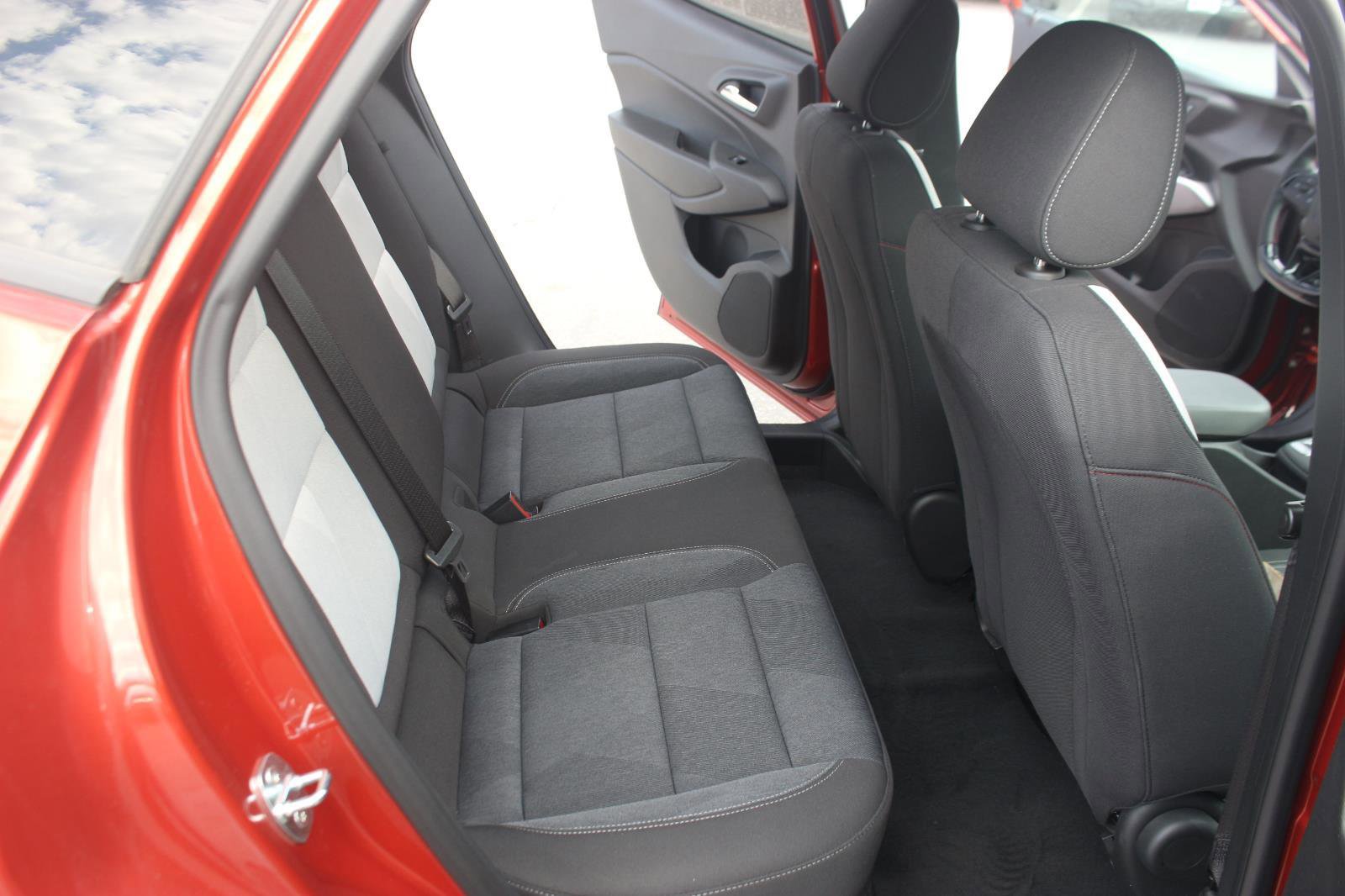 Used 2024 Chevrolet Trax RS w/ Driver Confidence Package image 32