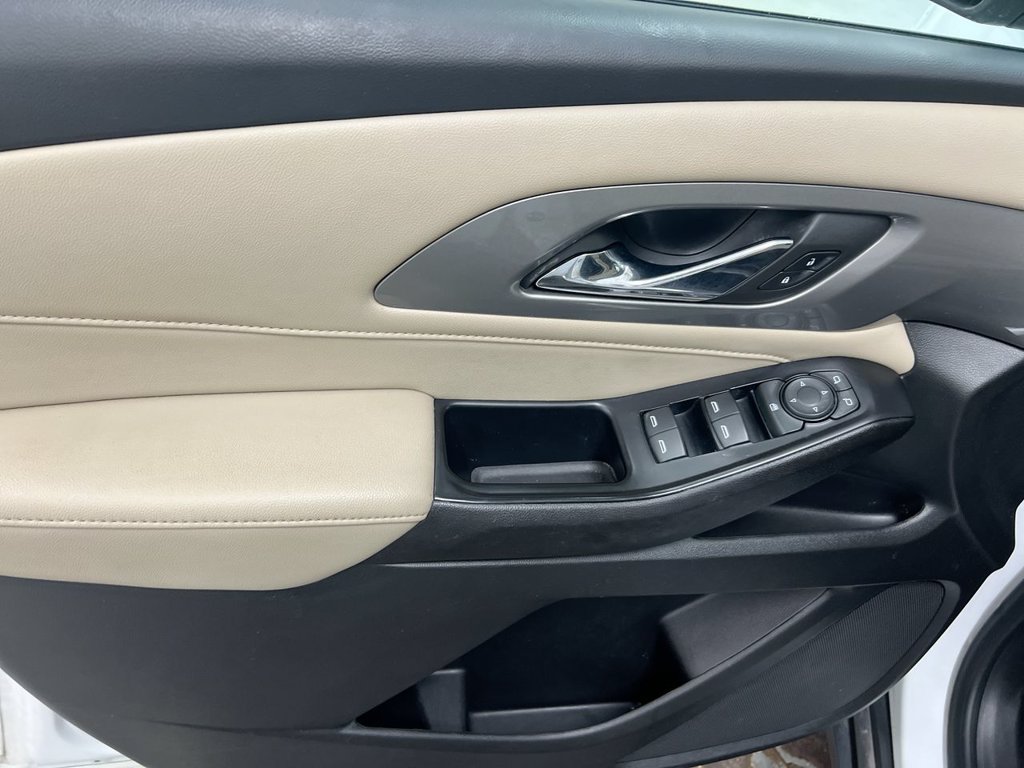 Used 2023 Chevrolet Traverse LS FWD image 20