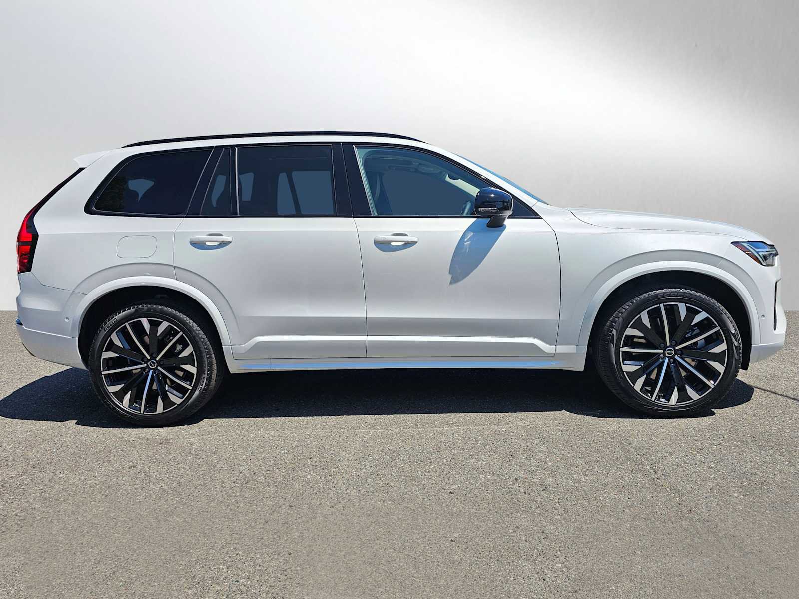 New 2026 Volvo XC90 T8 Ultra w/ Protection Package image 6