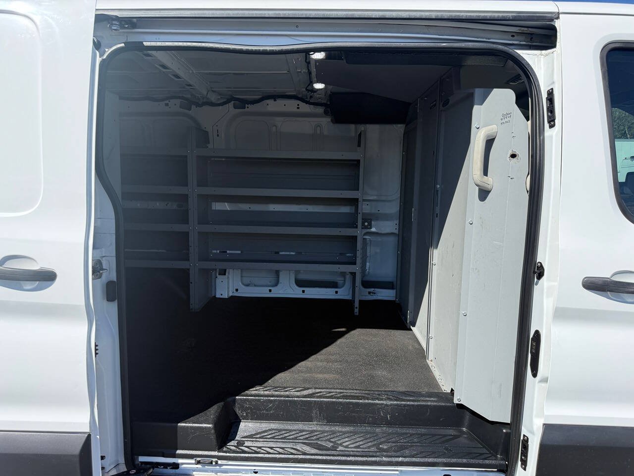 Used 2020 Ford Transit 250 Low Roof RWD image 25