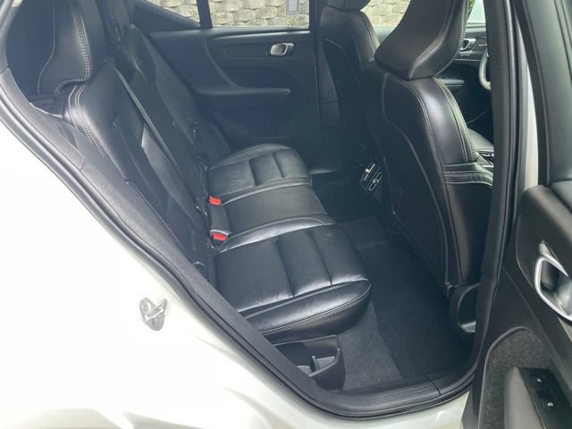 Certified 2024 Volvo XC40 B5 Plus w/ Protection Package Premier AWD/4WD image 15