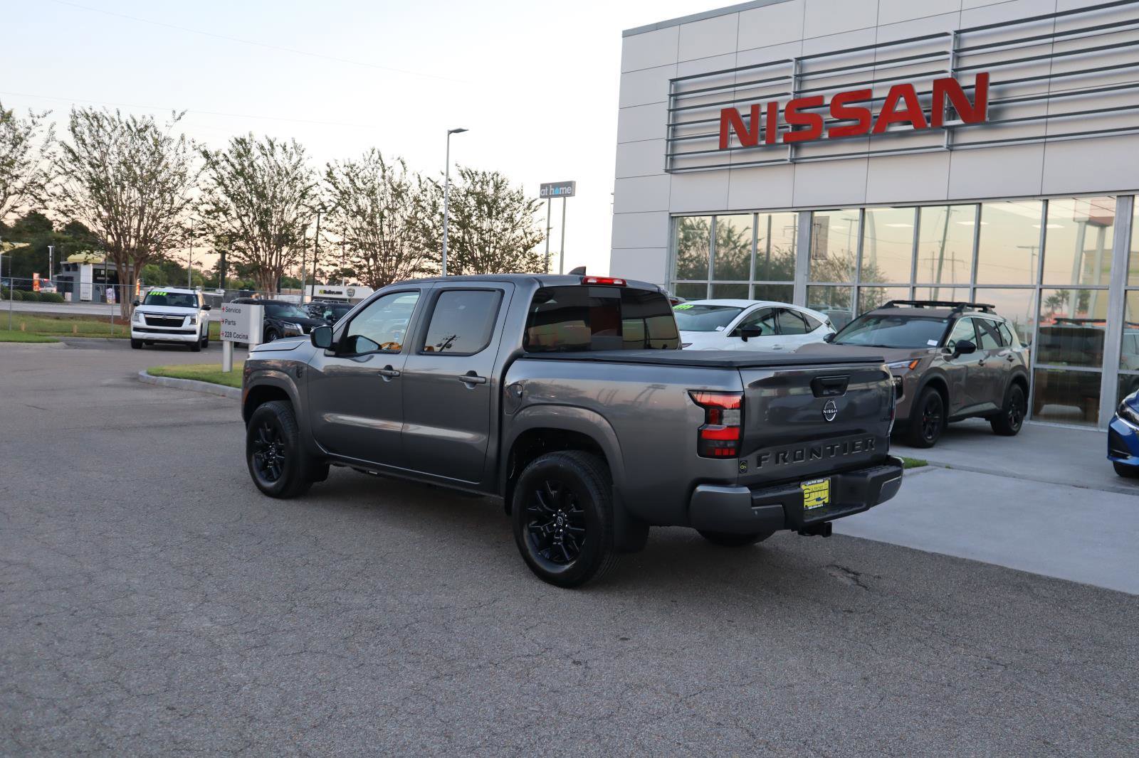 New 2026 Nissan Frontier 4x4 Crew Cab image 6