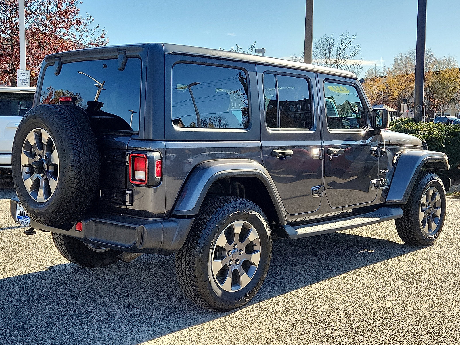 Used 2019 Jeep Wrangler Unlimited Sahara image 4