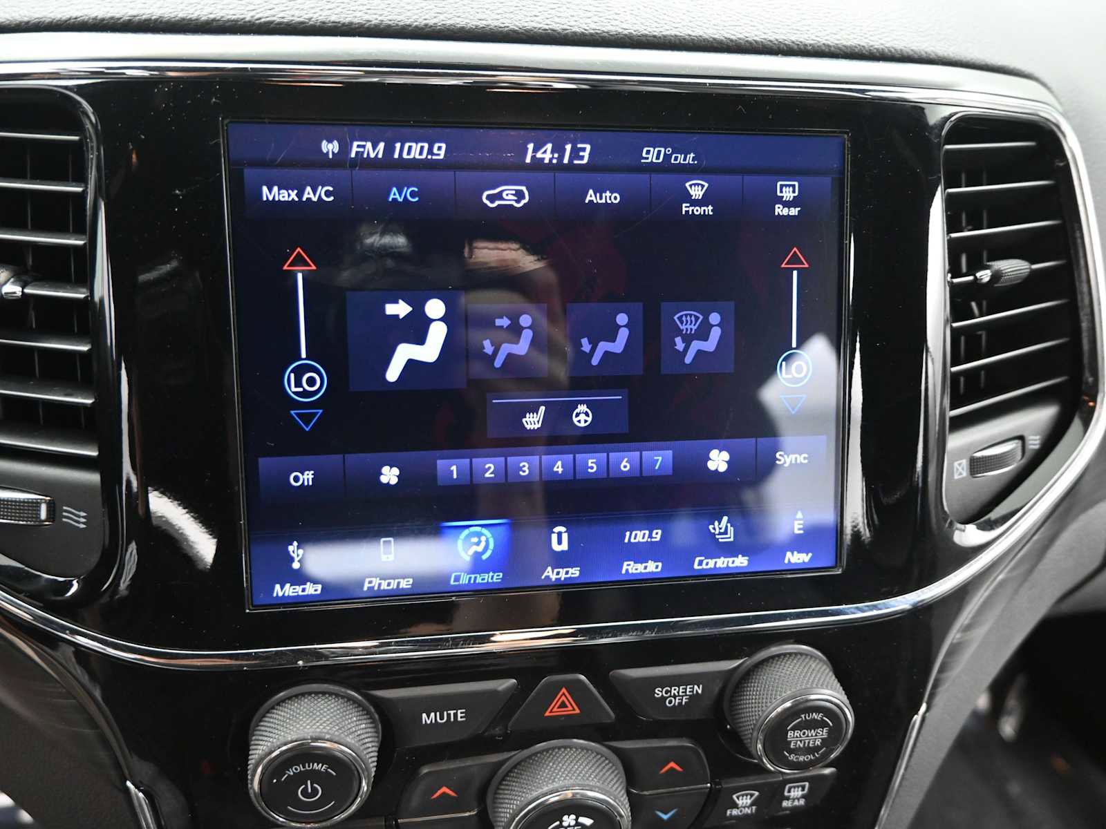 Used 2019 Jeep Grand Cherokee Altitude image 18