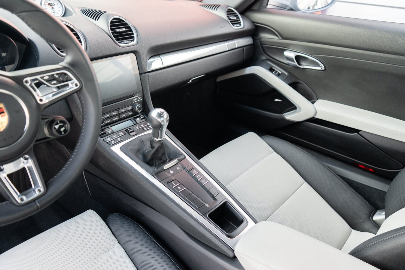 Used 2024 Porsche 718 Cayman RWD image 18