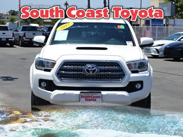 Used 2017 Toyota Tacoma TRD Sport RWD image 3