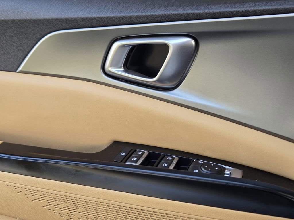 Used 2022 Kia Carnival LX image 22