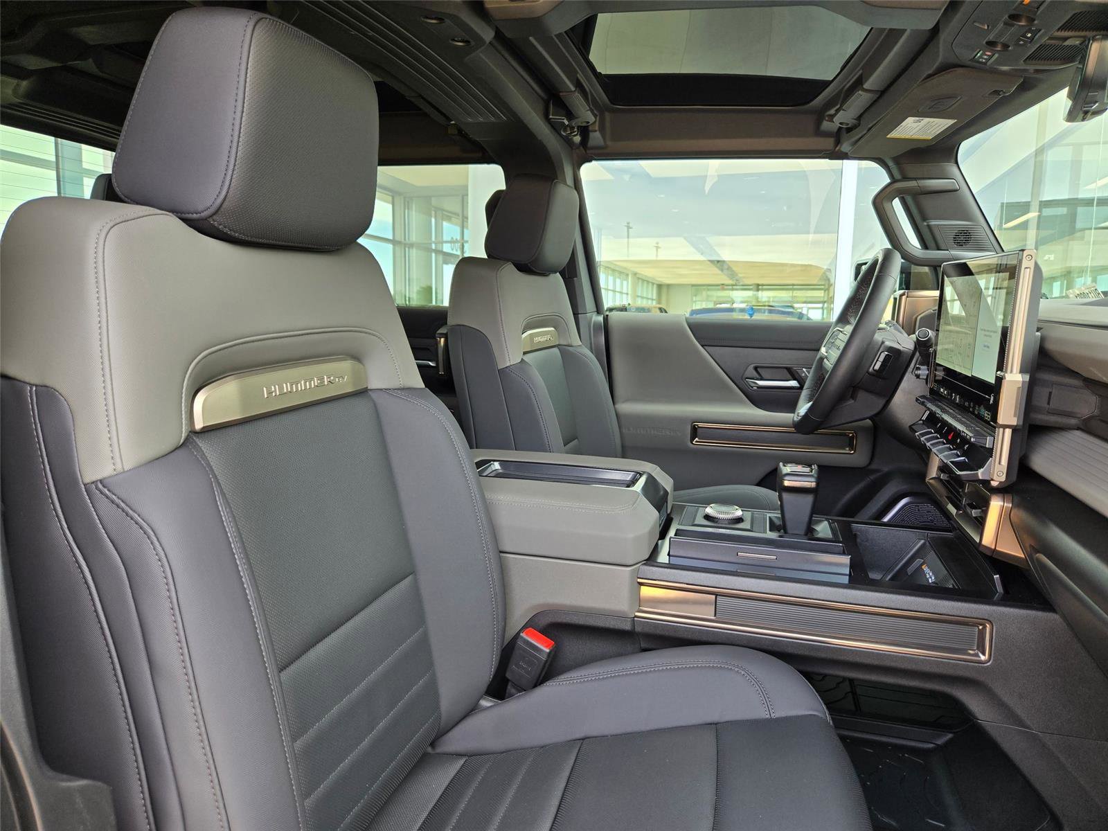Used 2024 GMC Hummer EV 2X w/ LPO, Illumination Package image 30