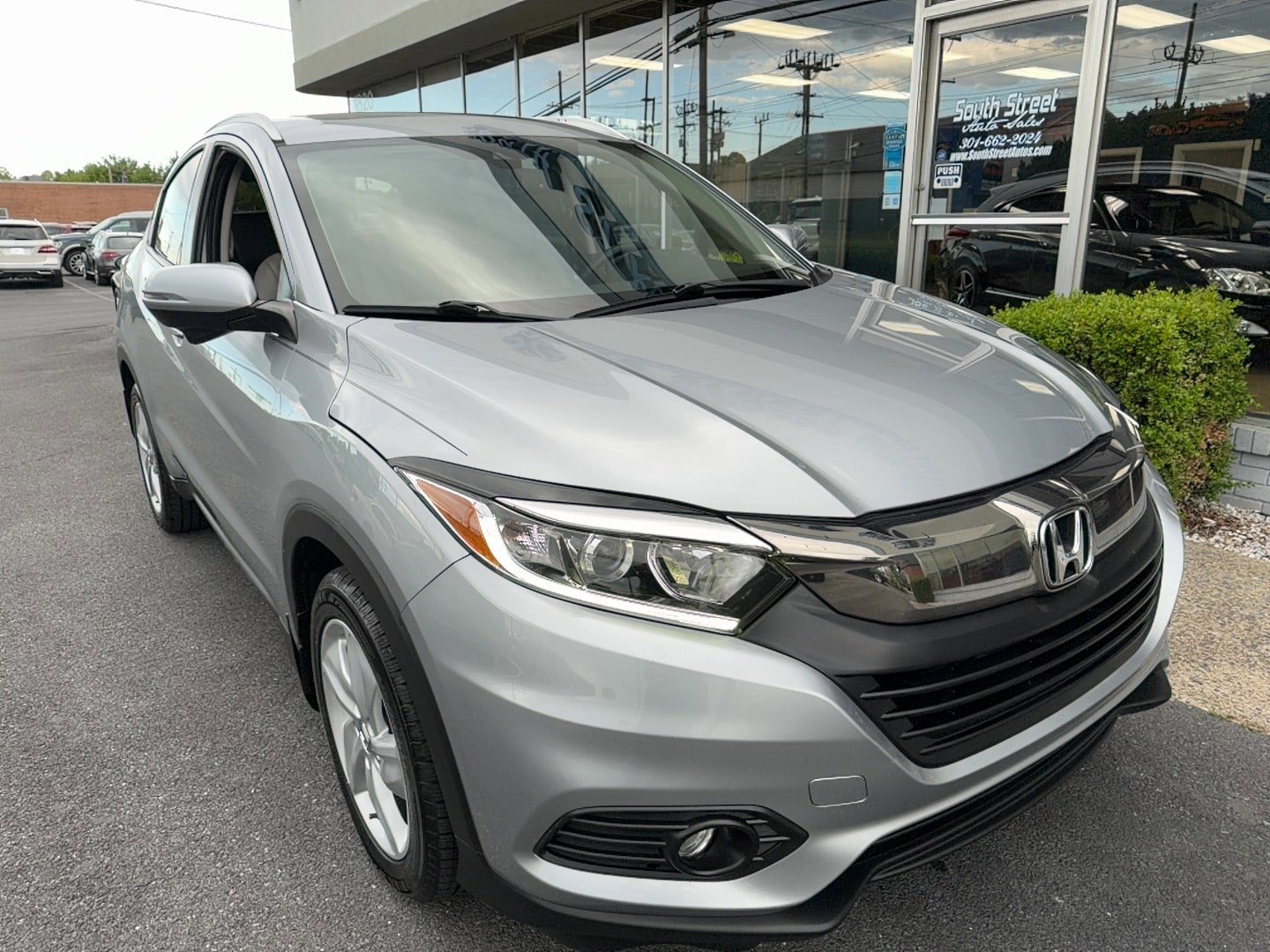Used 2019 Honda HR-V EX-L image 2