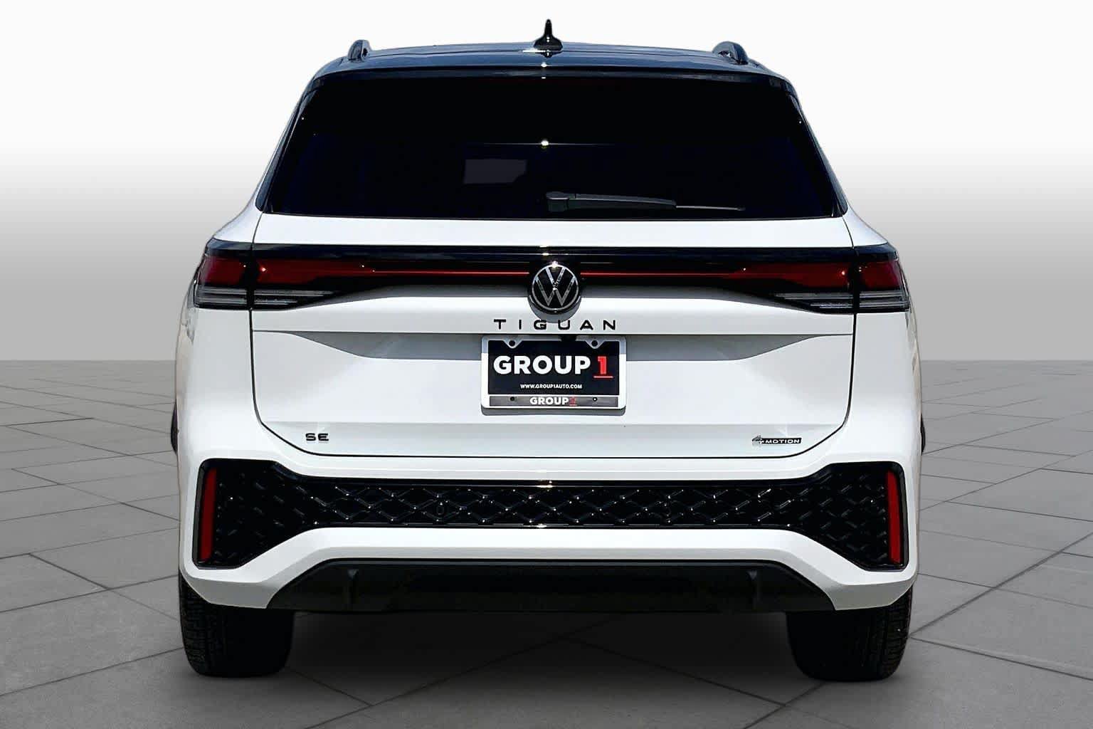 Used 2025 Volkswagen Tiguan SE R-Line AWD/4WD image 5