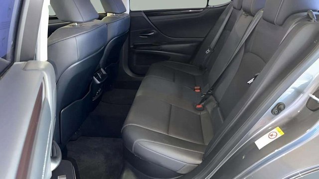Used 2019 Lexus ES 300h image 16