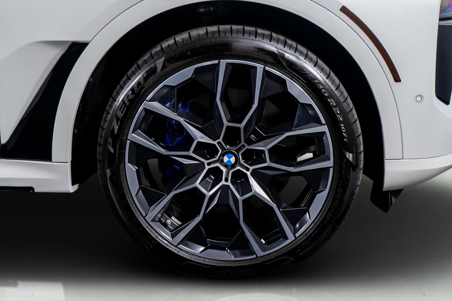 Used 2025 BMW X7 M60i image 7