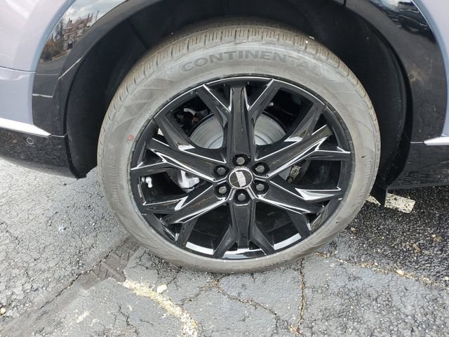 New 2025 Cadillac Optiq Luxury 1 w/ LPO, ONYX Package image 7