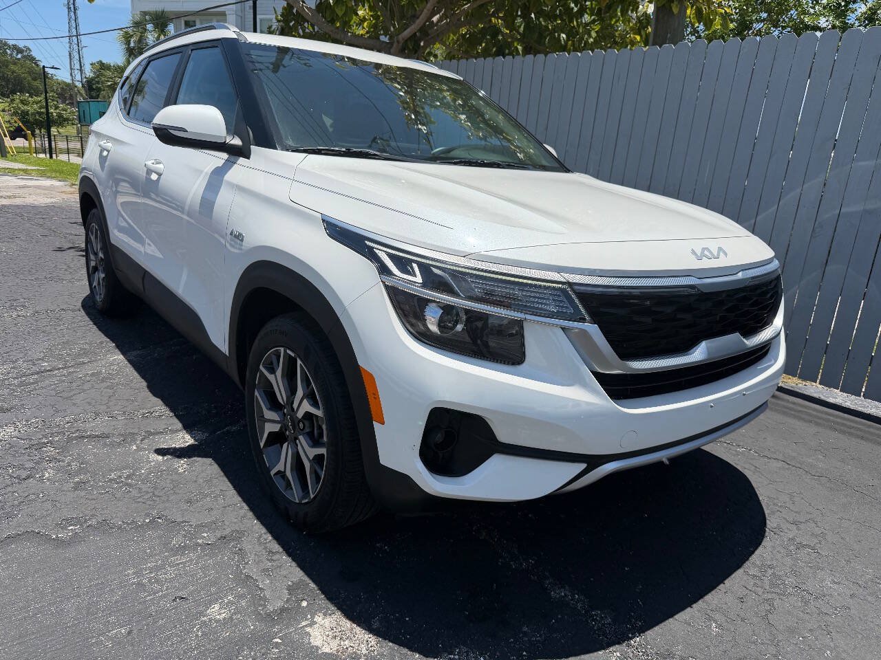 Used 2022 Kia Seltos EX AWD/4WD image 1