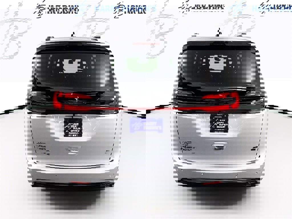 New 2026 Chrysler Pacifica Select image 30