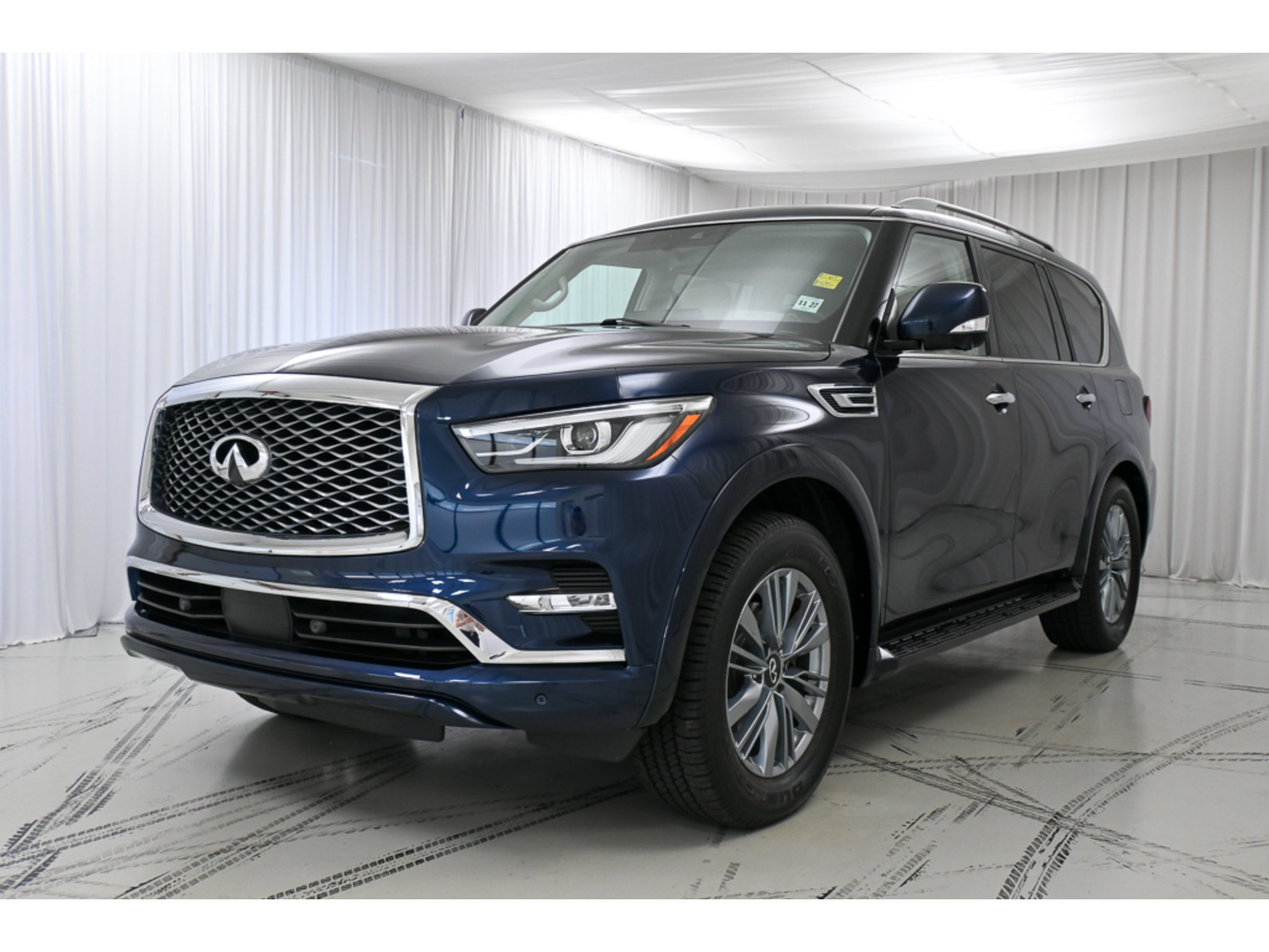 Used 2022 INFINITI QX80 Luxe w/ Cargo Package AWD/4WD image 4