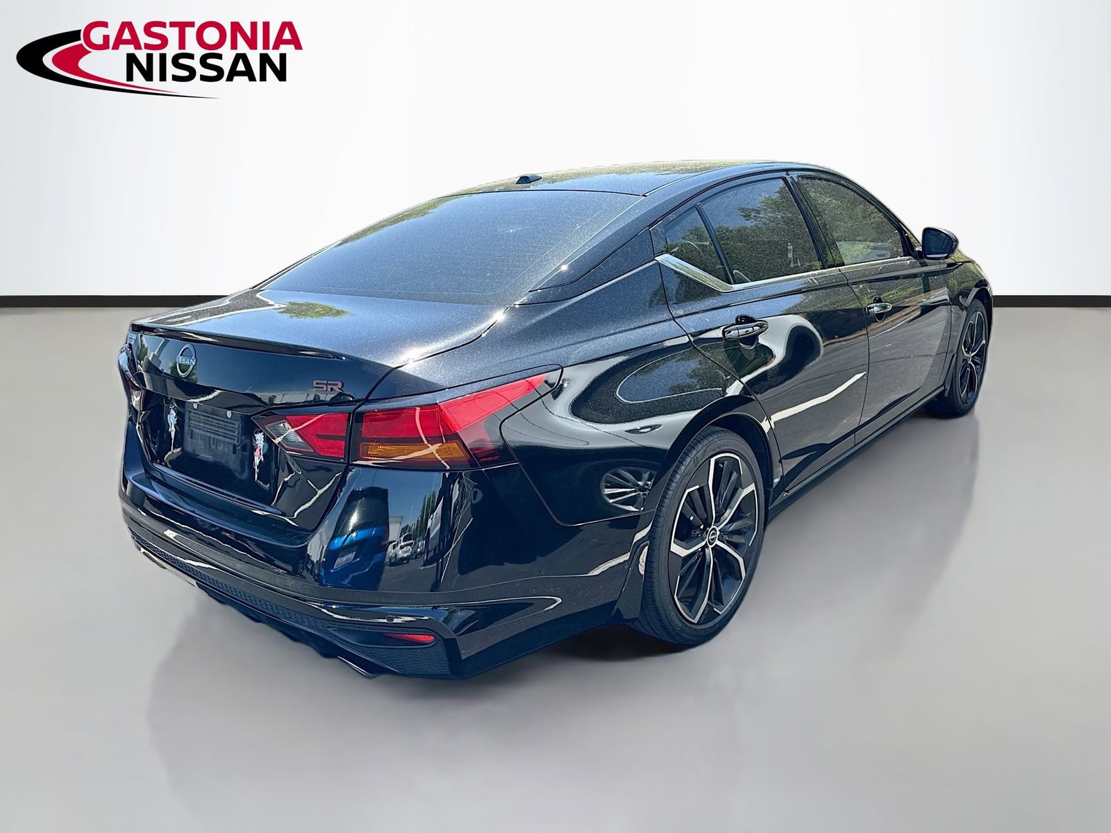 Used 2024 Nissan Altima 2.5 SR w/ SR Premium Package FWD image 6