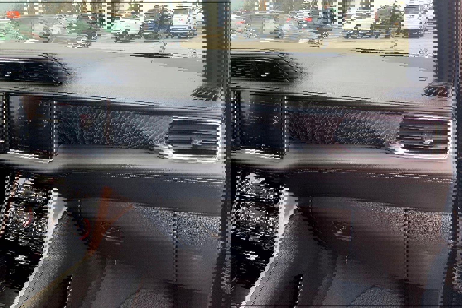 Used 2023 GMC Yukon XL Denali AWD/4WD image 15