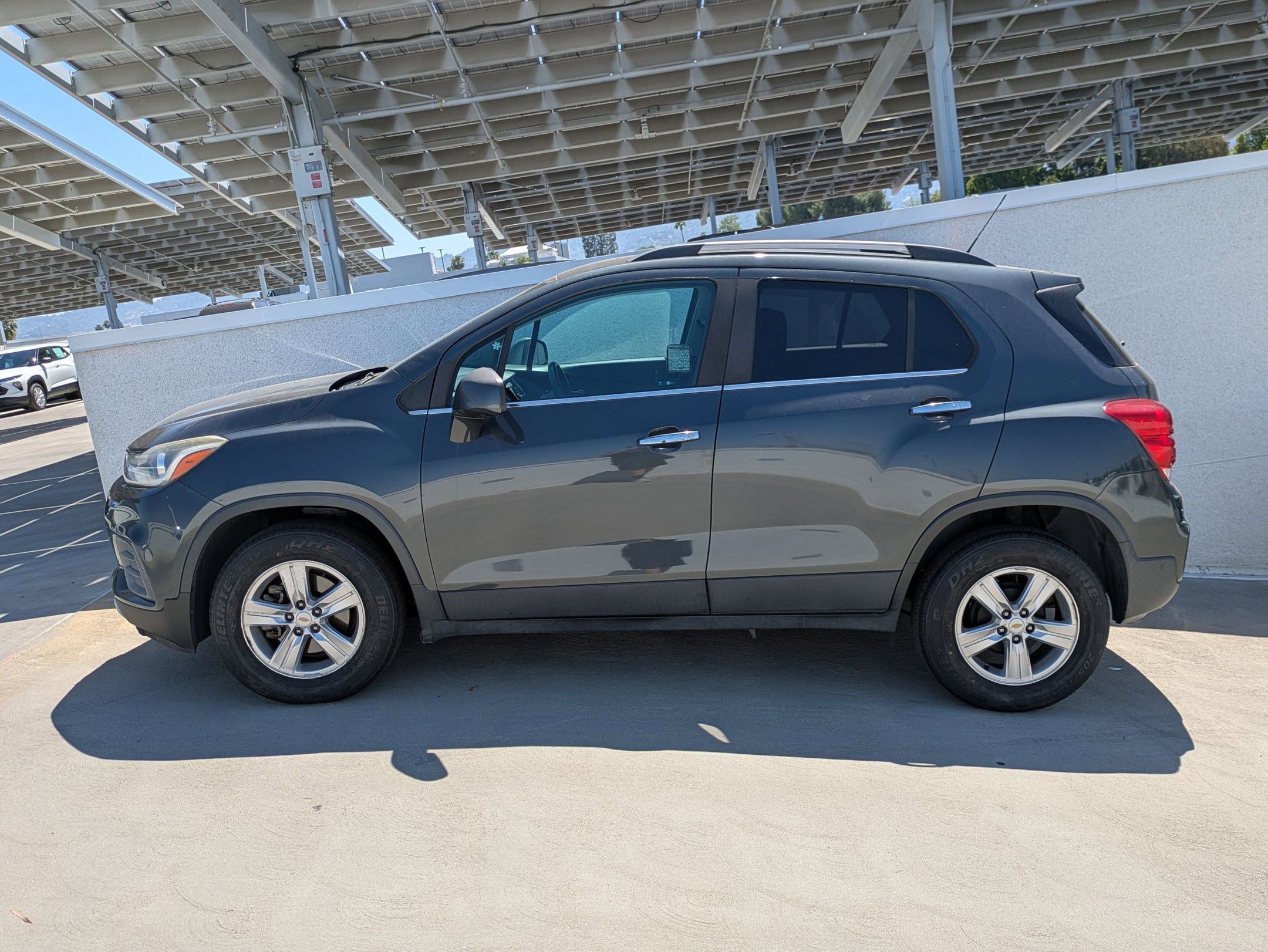 Used 2018 Chevrolet Trax LT w/ LT Convenience Package image 2