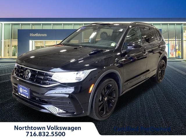 Certified 2024 Volkswagen Tiguan SE R-Line image 3