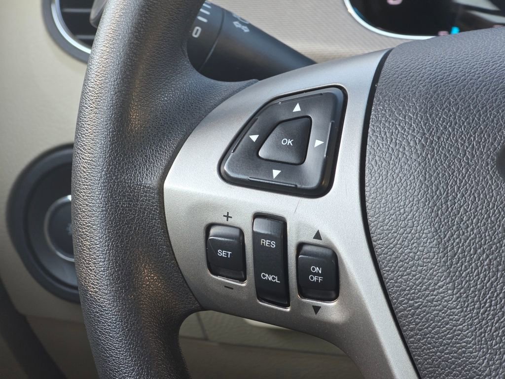 Used 2016 Ford Taurus SE image 18