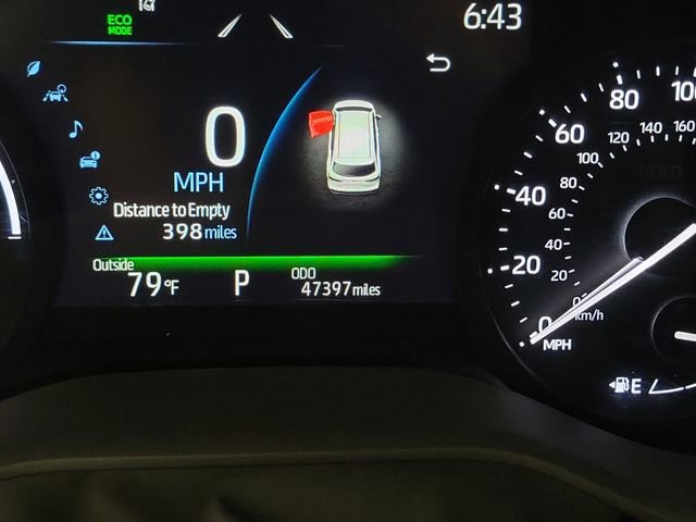 Used 2025 Toyota Sienna XLE FWD image 2