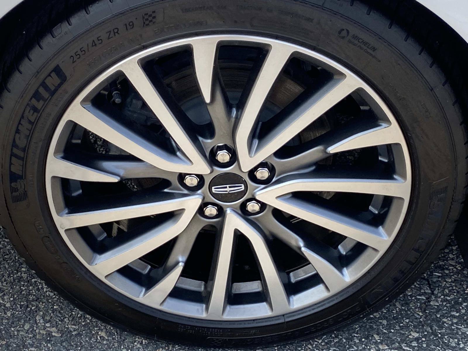 Used 2017 Lincoln Continental Select FWD image 25