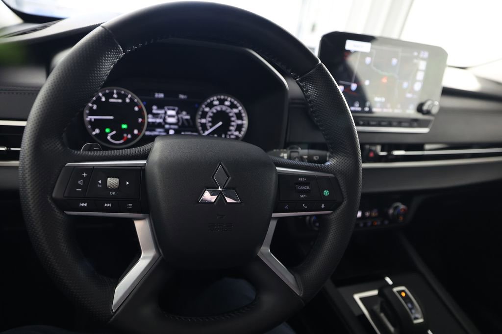 Used 2022 Mitsubishi Outlander SE image 21