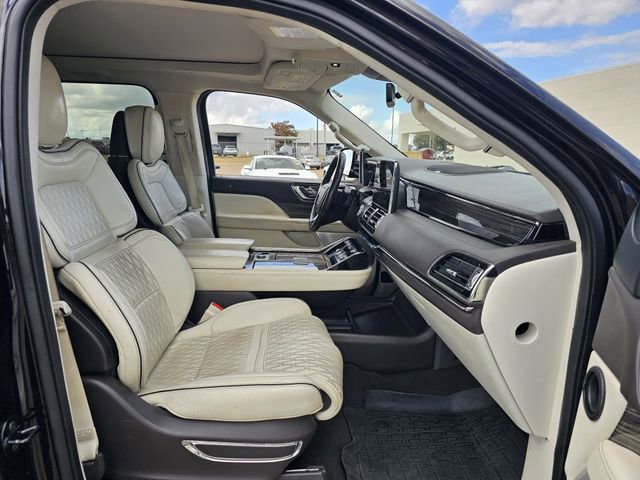 Used 2020 Lincoln Navigator Black Label w/ Cargo Convenience Package image 30