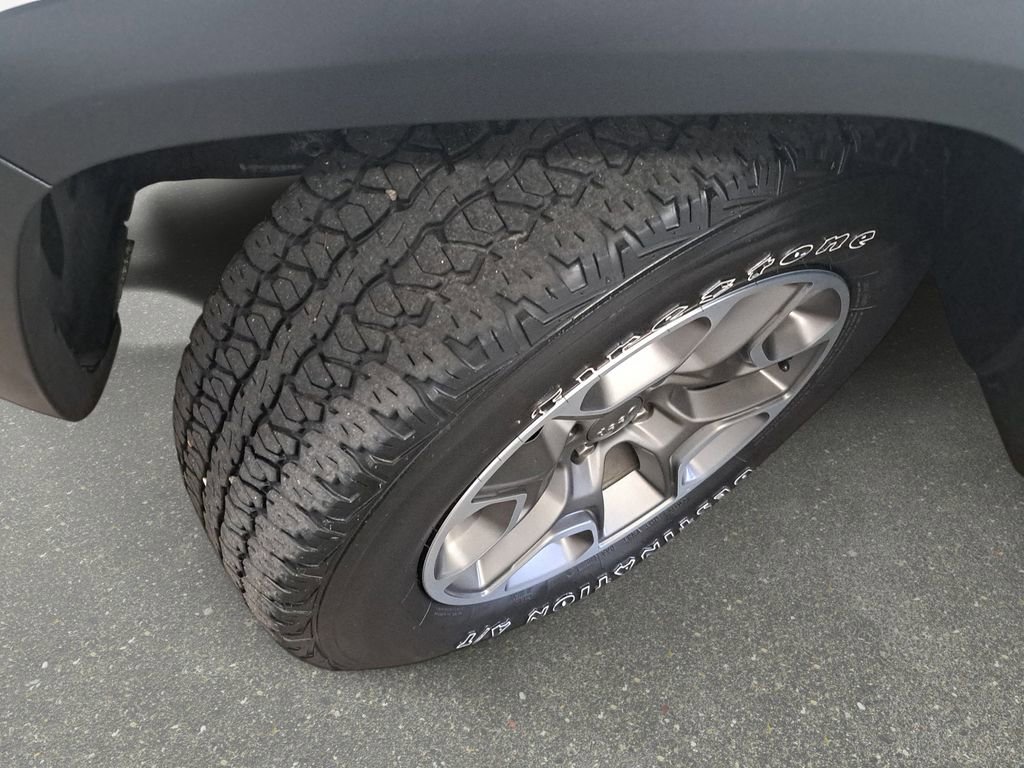 Certified 2022 Jeep Cherokee Trailhawk w/ Comfort/Convenience Group AWD/4WD image 33