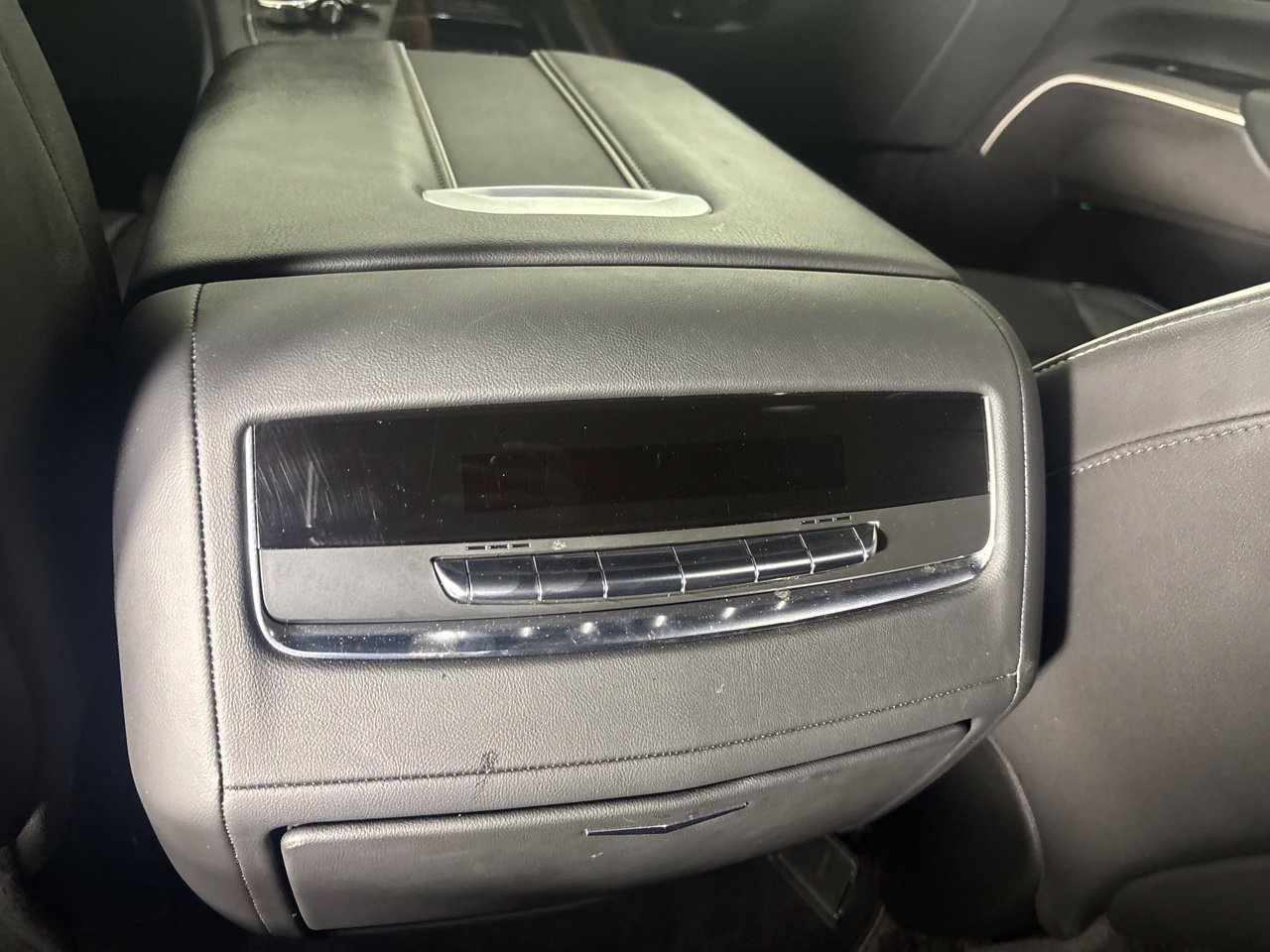 Used 2024 Cadillac Escalade ESV Premium Luxury AWD/4WD image 31