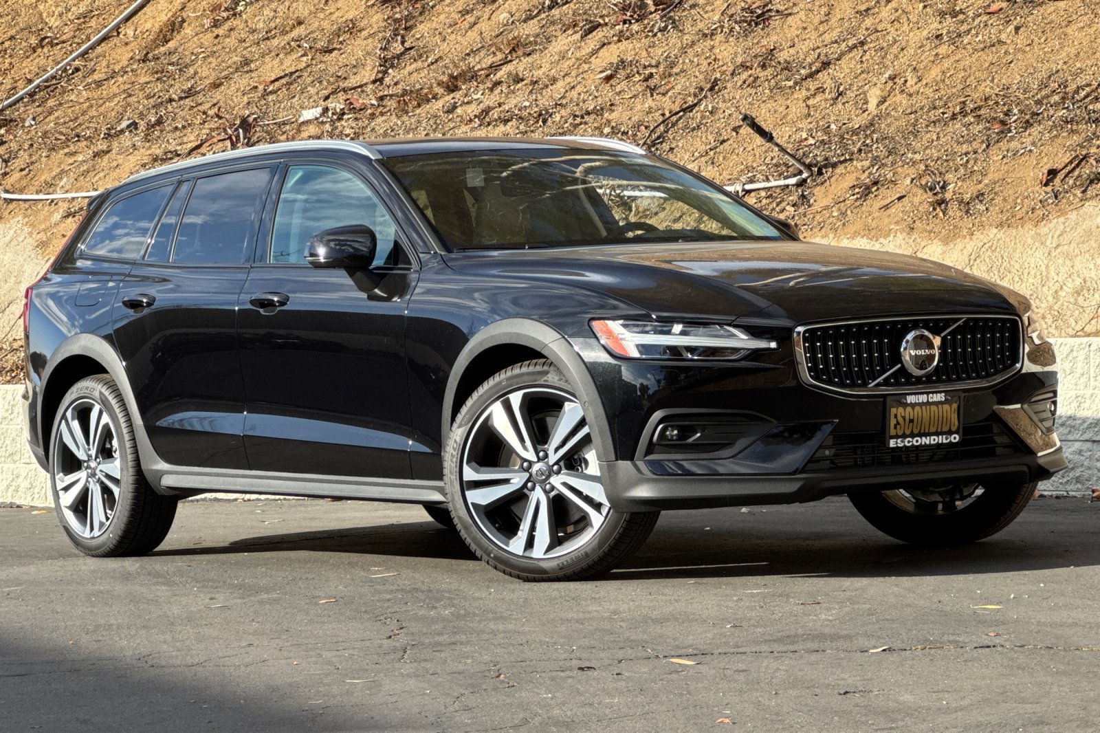 New 2025 Volvo V60 B5 Cross Country Plus w/ Protection Package Premier AWD/4WD image 2