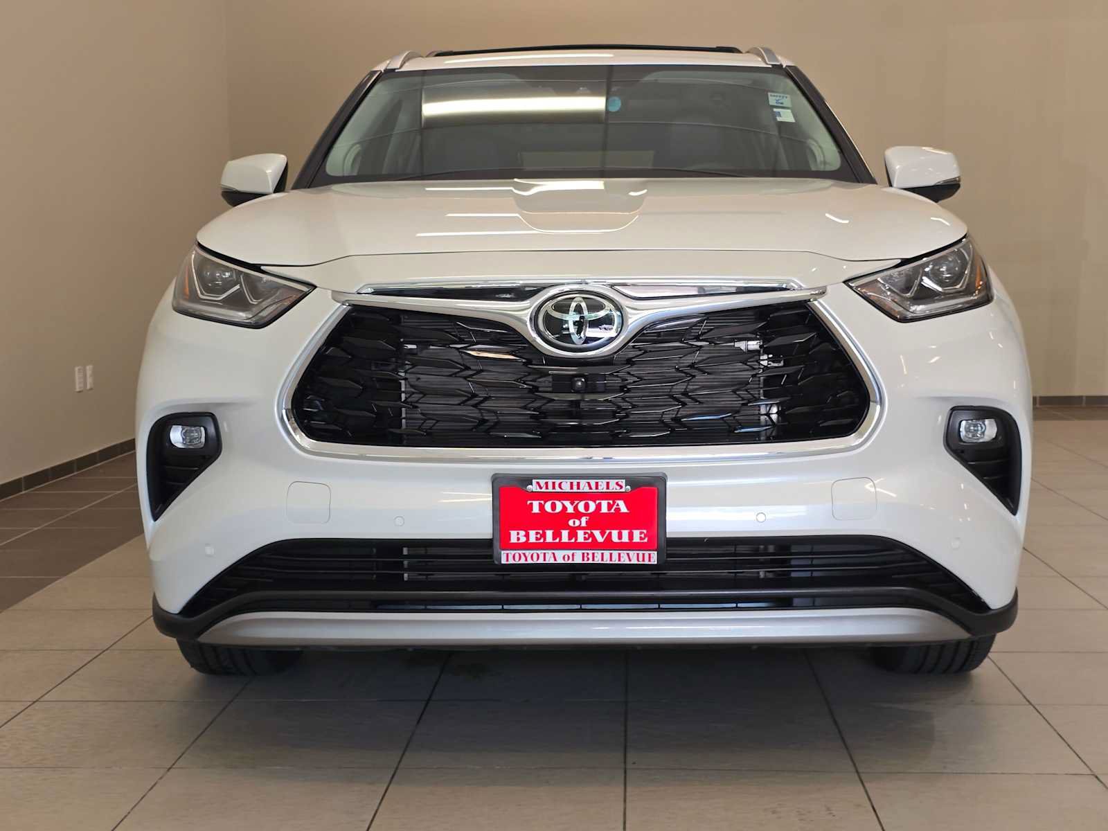 Certified 2025 Toyota Highlander Platinum AWD/4WD image 6