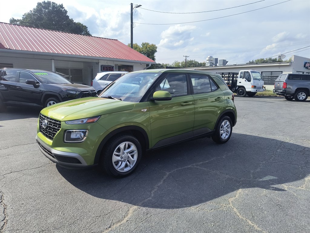 Used 2022 Hyundai Venue SE image 1