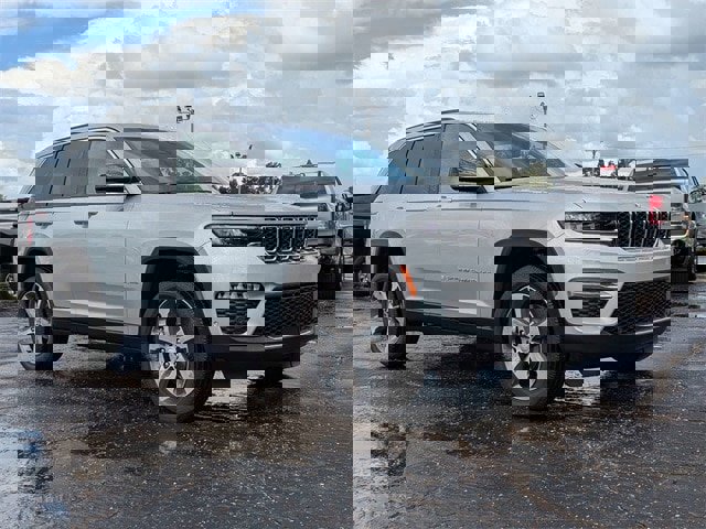 New 2025 Jeep Grand Cherokee Limited w/ Luxury Tech Group II image 2