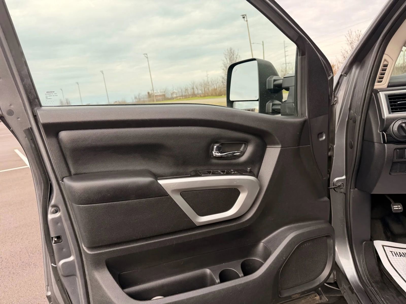 Used 2019 Nissan Titan SV w/ SV Convenience Package image 13