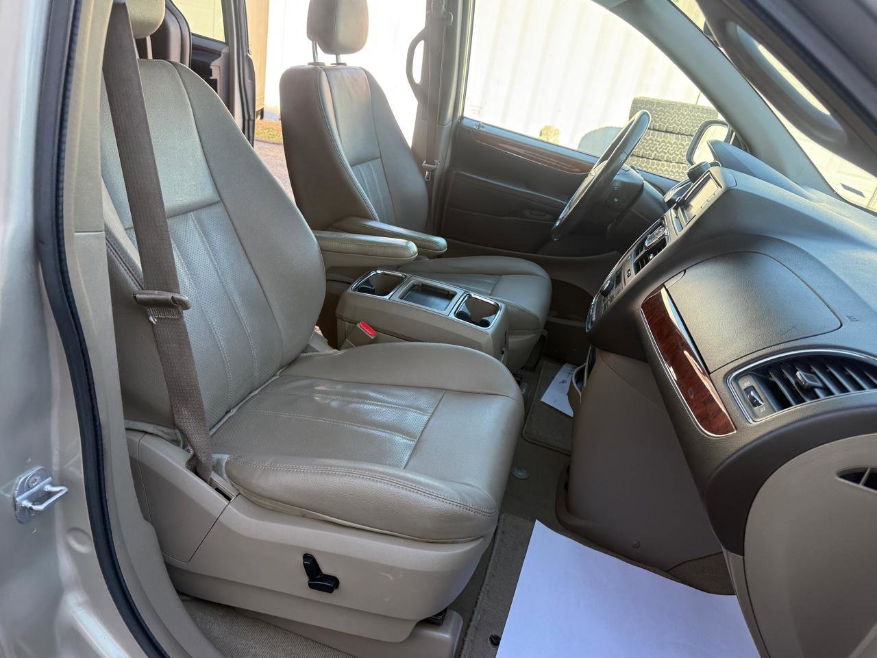 Used 2014 Chrysler Town & Country Touring-L w/ Driver Convenience Group FWD image 18