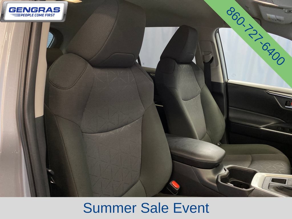 Used 2025 Toyota RAV4 XLE AWD/4WD image 40