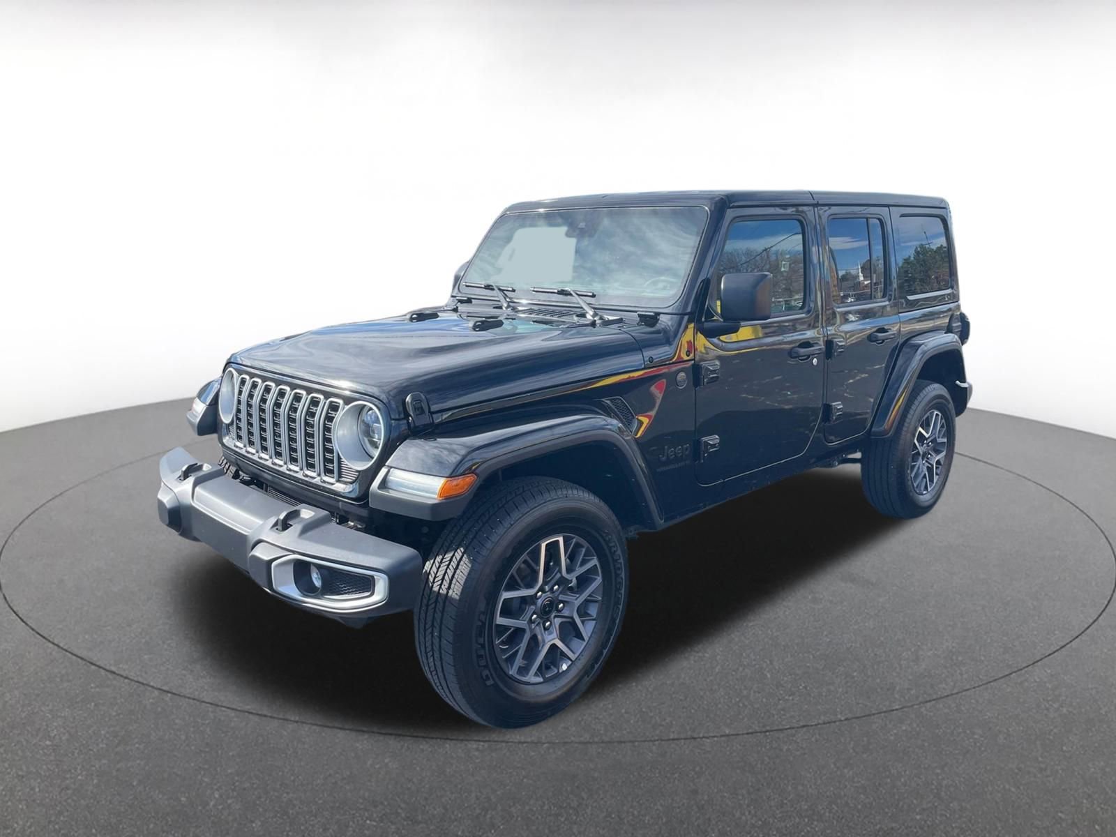 Used 2025 Jeep Wrangler Sahara image 4
