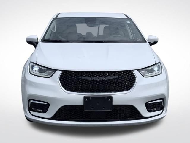 Used 2023 Chrysler Pacifica Touring-L FWD image 2