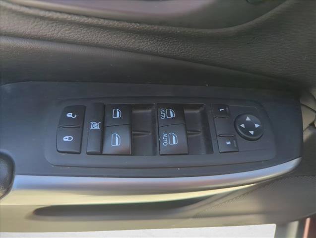 Used 2019 Jeep Cherokee Limited image 28