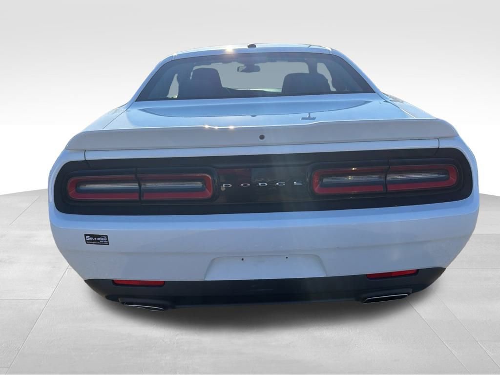 Used 2019 Dodge Challenger SXT image 4