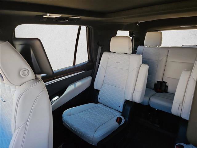 Used 2025 Cadillac Escalade Sport Platinum w/ LPO, ONYX Package AWD/4WD image 6