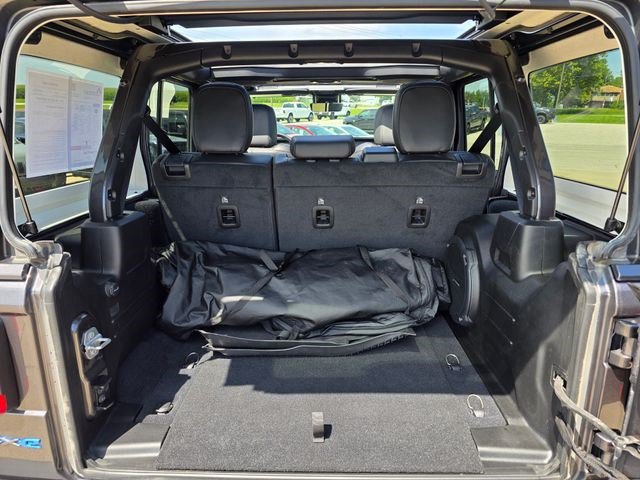 Used 2022 Jeep Wrangler Unlimited Rubicon 4xe w/ Cold Weather Group AWD/4WD image 16