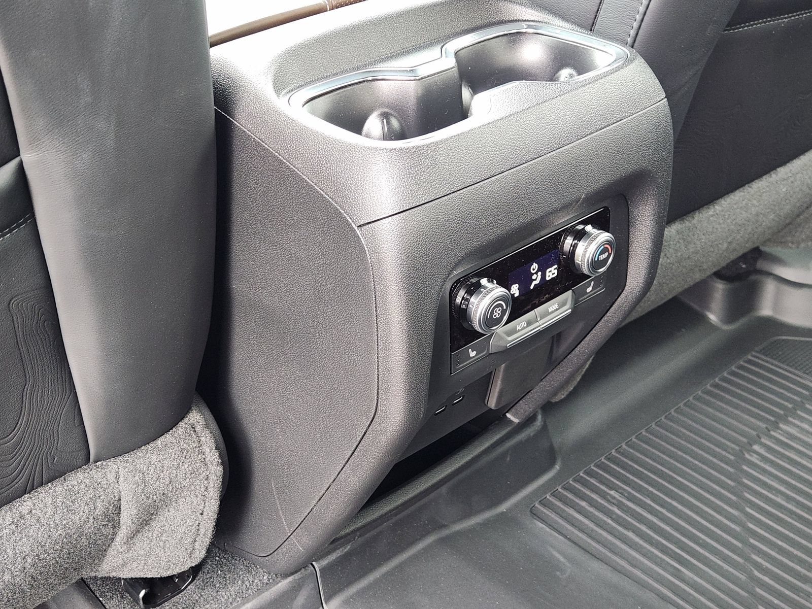 New 2026 GMC Acadia Denali Ultimate w/ LPO, Floor Liner Package AWD/4WD image 35