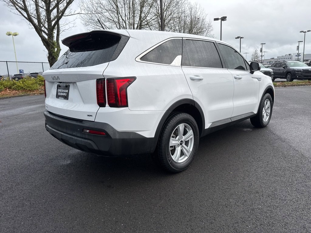 Used 2023 Kia Sorento LX image 7