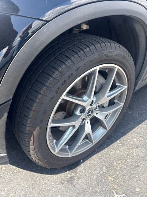 Used 2022 Mercedes-Benz GLC 300 4MATIC image 2