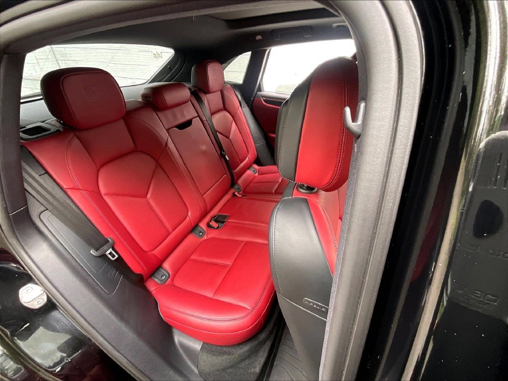 Certified 2023 Porsche Macan AWD/4WD image 21
