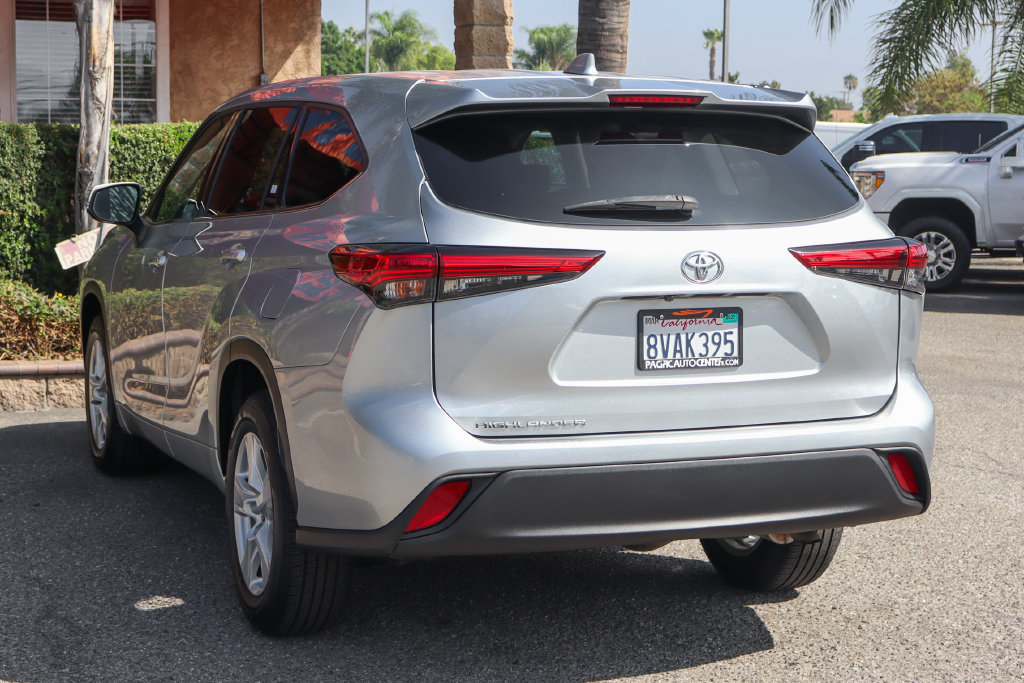 Used 2021 Toyota Highlander L FWD image 6