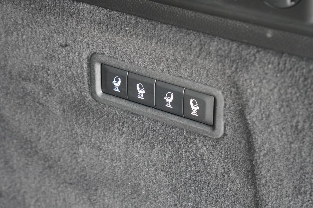 Used 2025 Jeep Grand Wagoneer L Series II Obsidian w/ Quick Order Packagew 28T AWD/4WD image 9